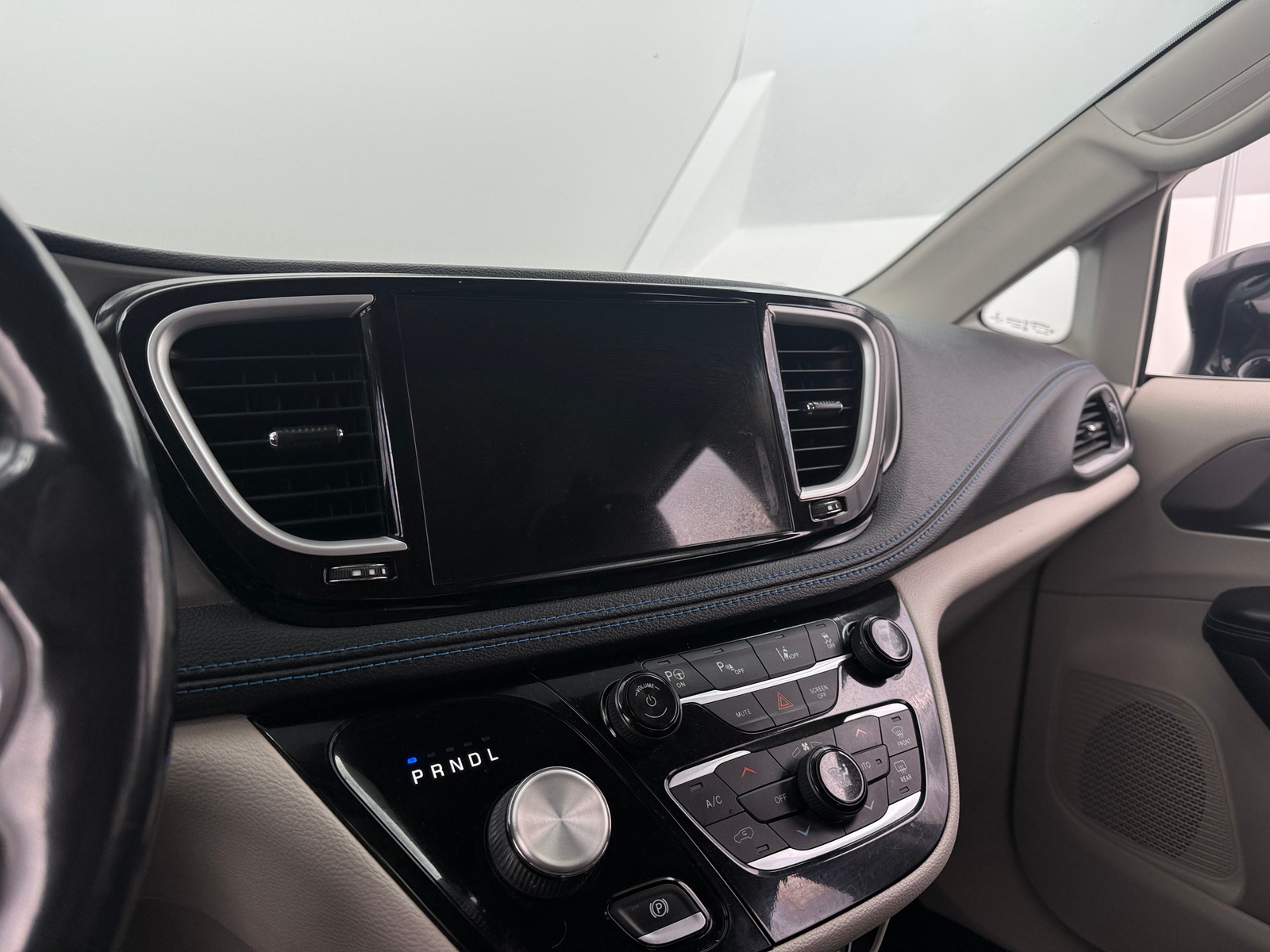 Thumbnail: 2021 Chrysler Pacifica - 3