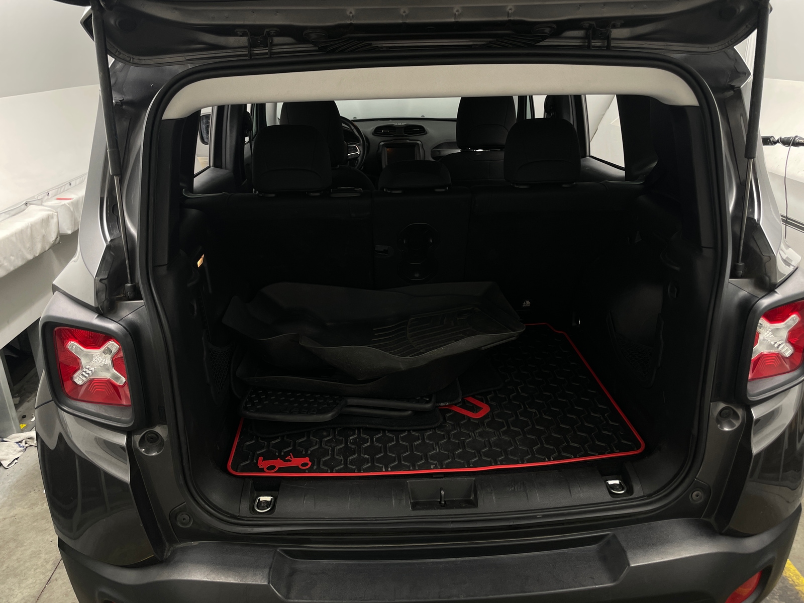 Thumbnail: 2018 Jeep Renegade - 7