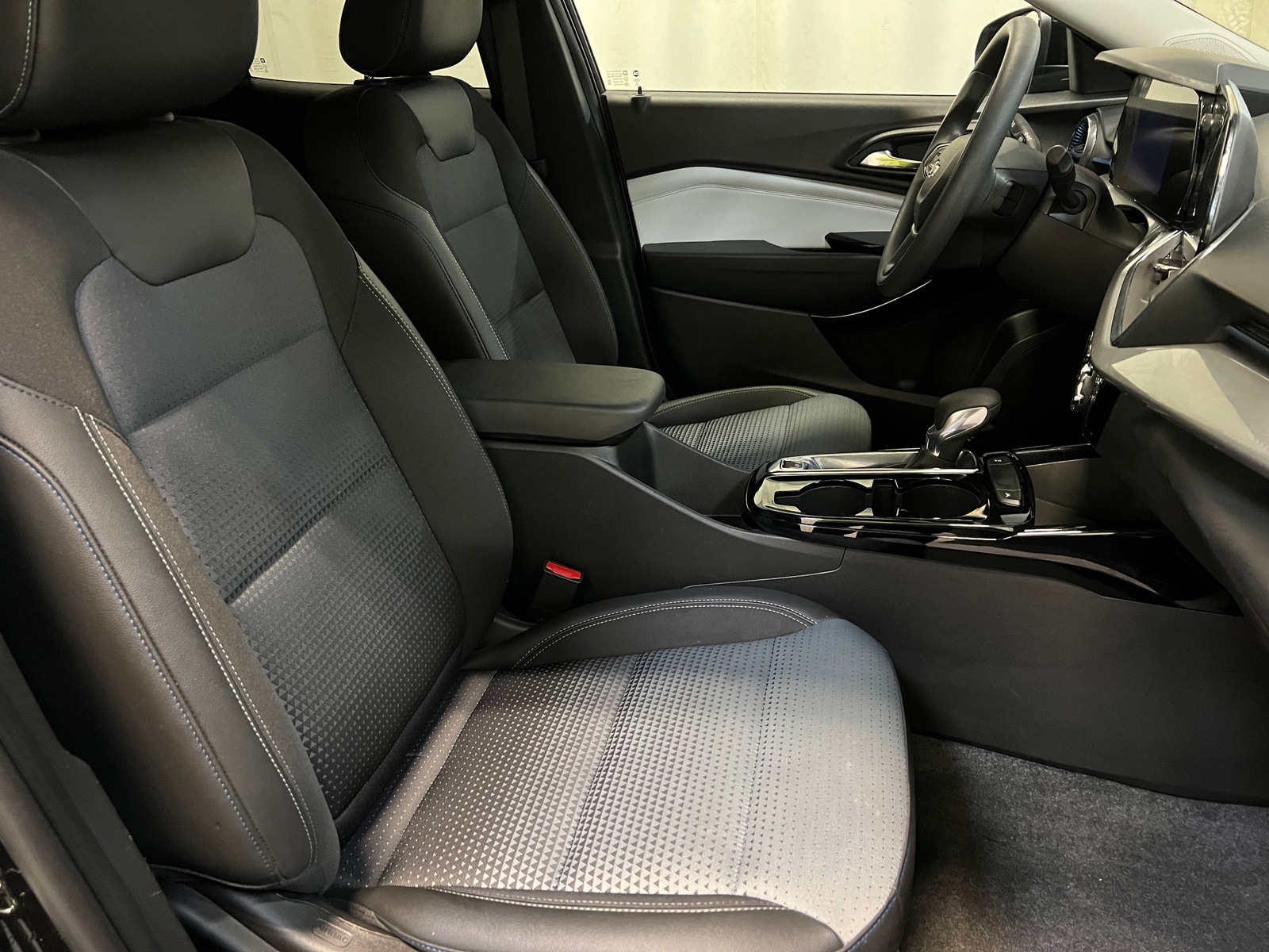 Thumbnail: 2025 Chevrolet Trax - 2