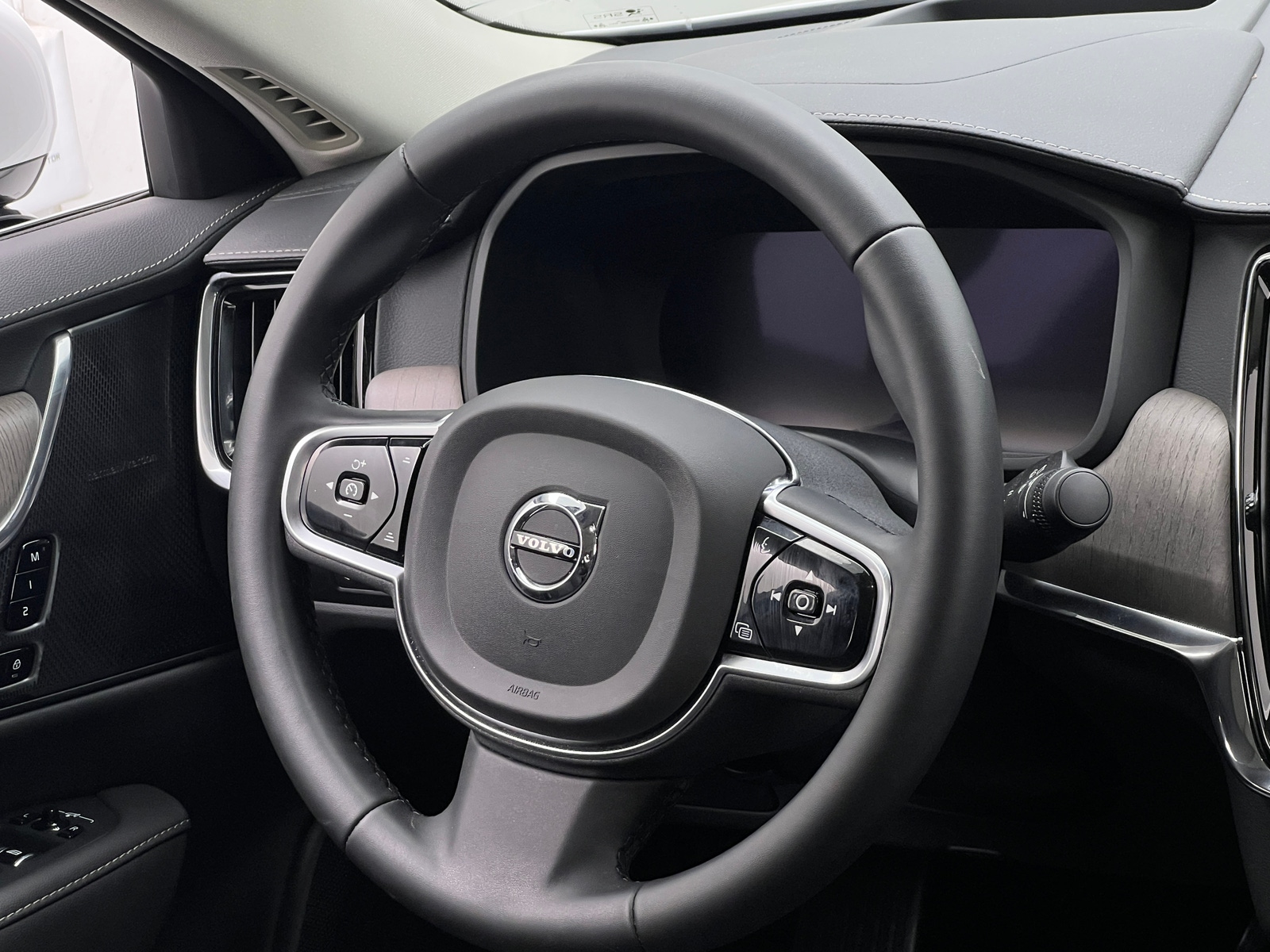 Thumbnail: 2024 Volvo S90 - 4