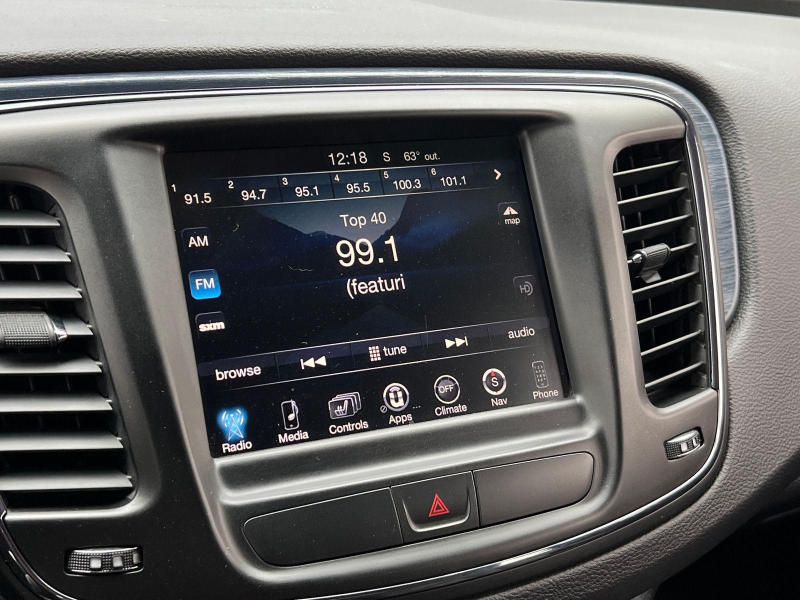 Thumbnail: 2015 Chrysler 200 - 3