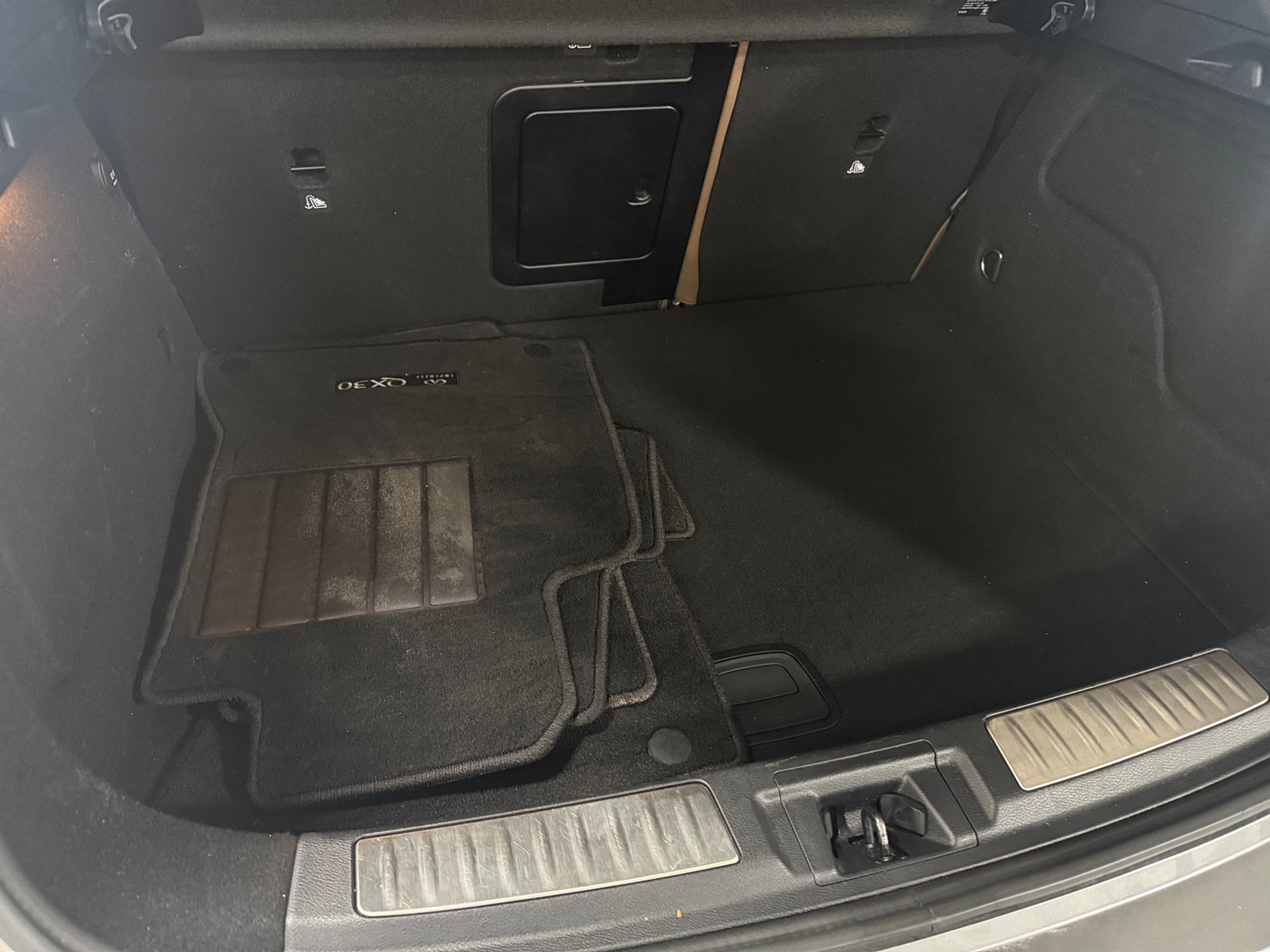 Thumbnail: 2017 INFINITI QX30 - 6