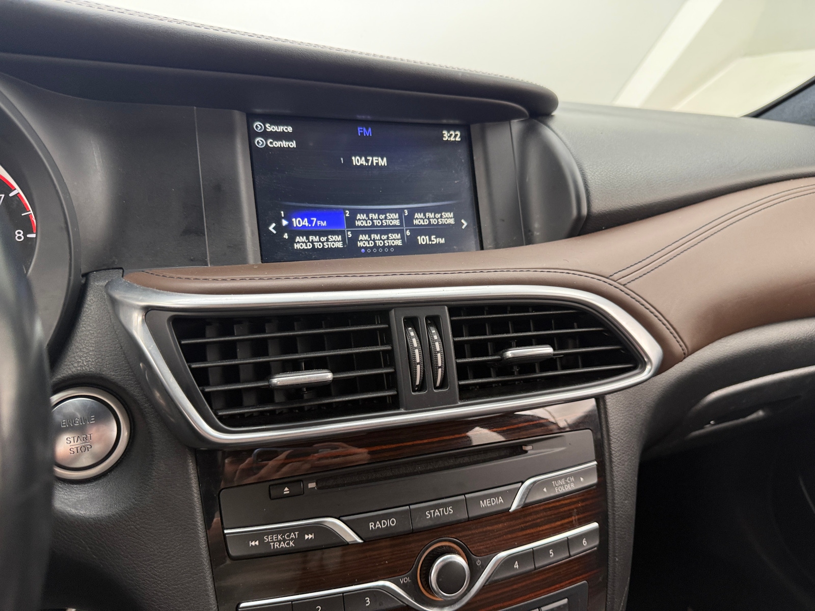 Thumbnail: 2017 INFINITI QX30 - 3