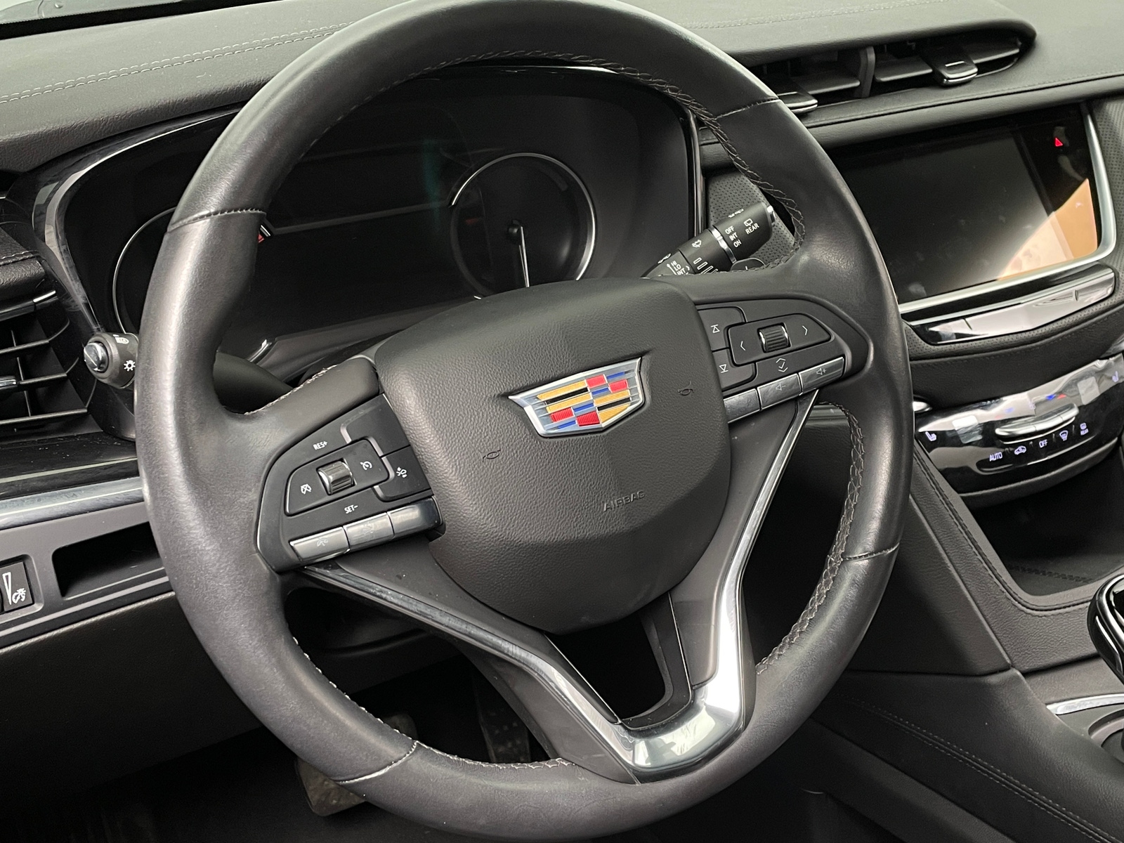 Thumbnail: 2024 Cadillac XT6 - 4