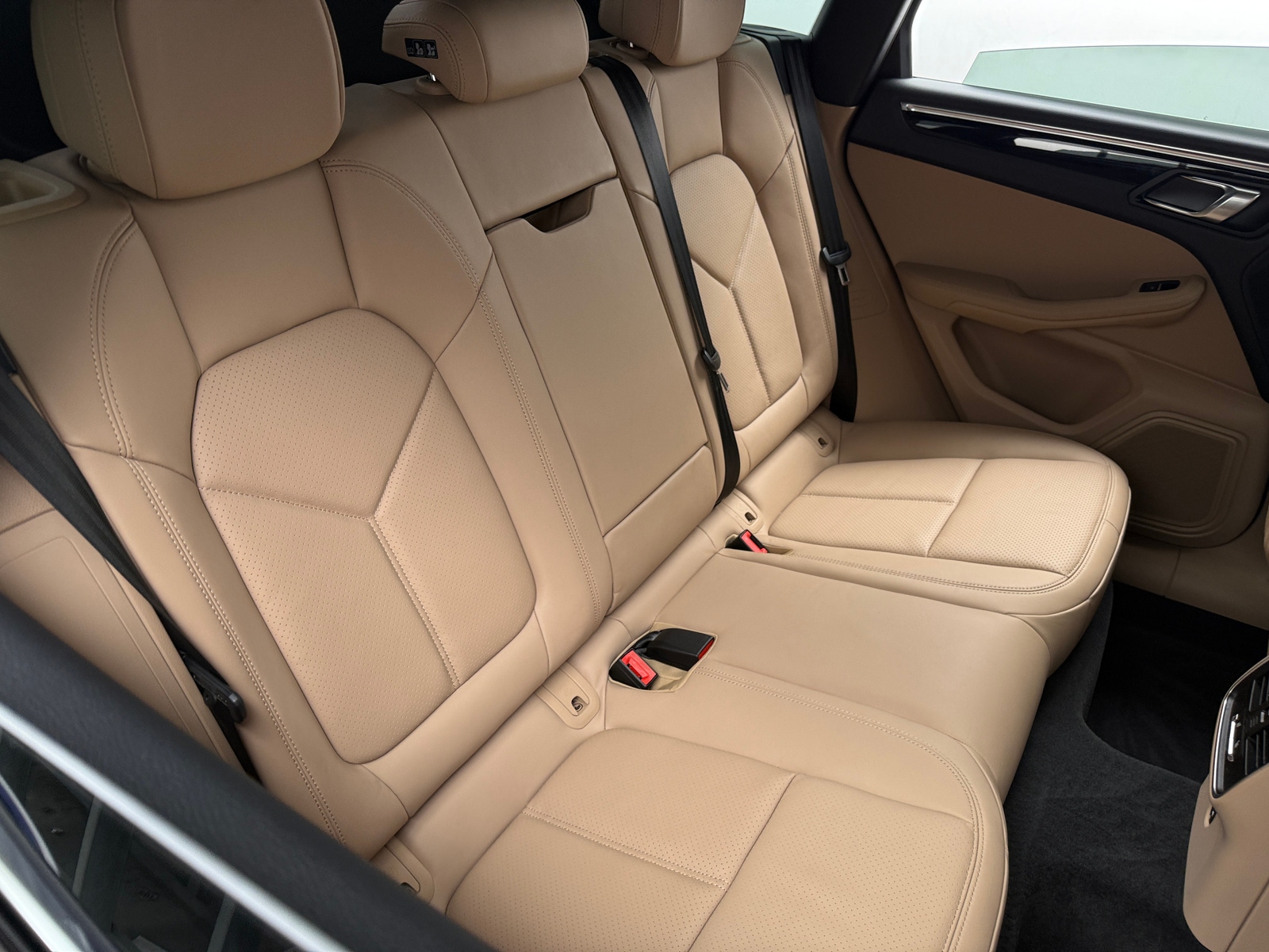 Thumbnail: 2023 Porsche Macan - 5