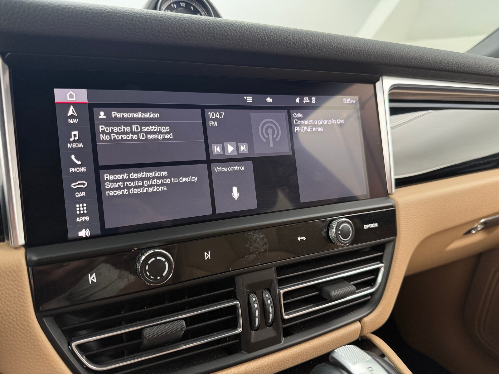 Thumbnail: 2023 Porsche Macan - 3