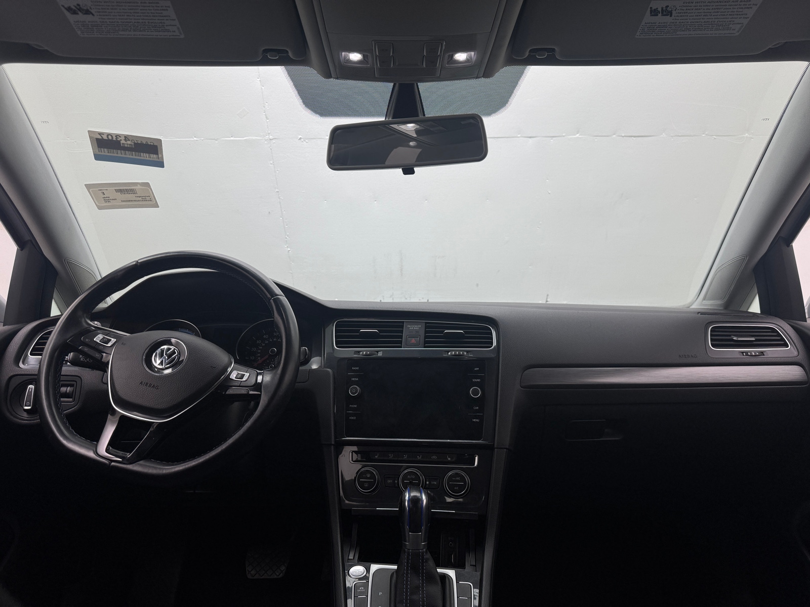 Thumbnail: 2019 Volkswagen e-Golf - 3