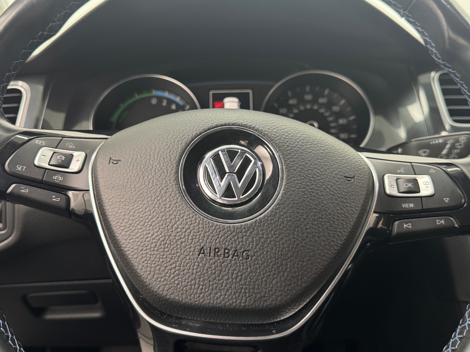 Thumbnail: 2019 Volkswagen e-Golf - 5