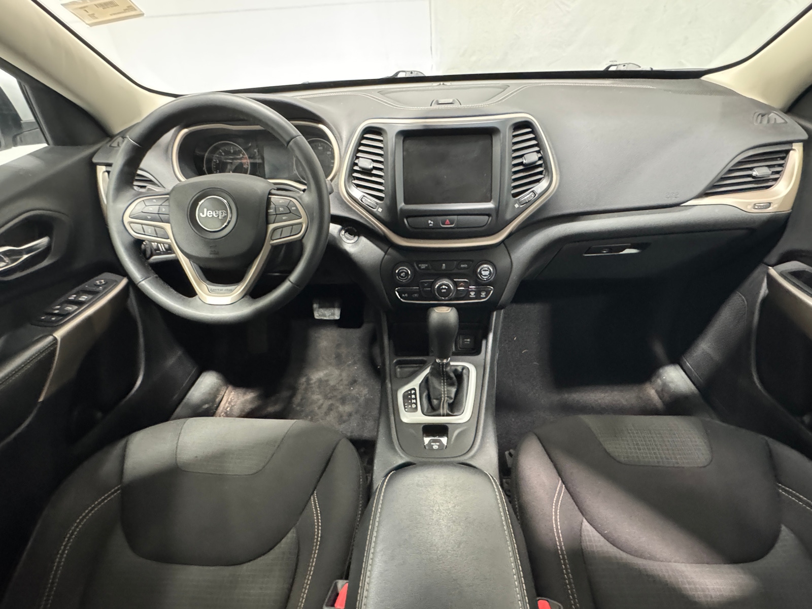 Thumbnail: 2017 Jeep Cherokee - 3