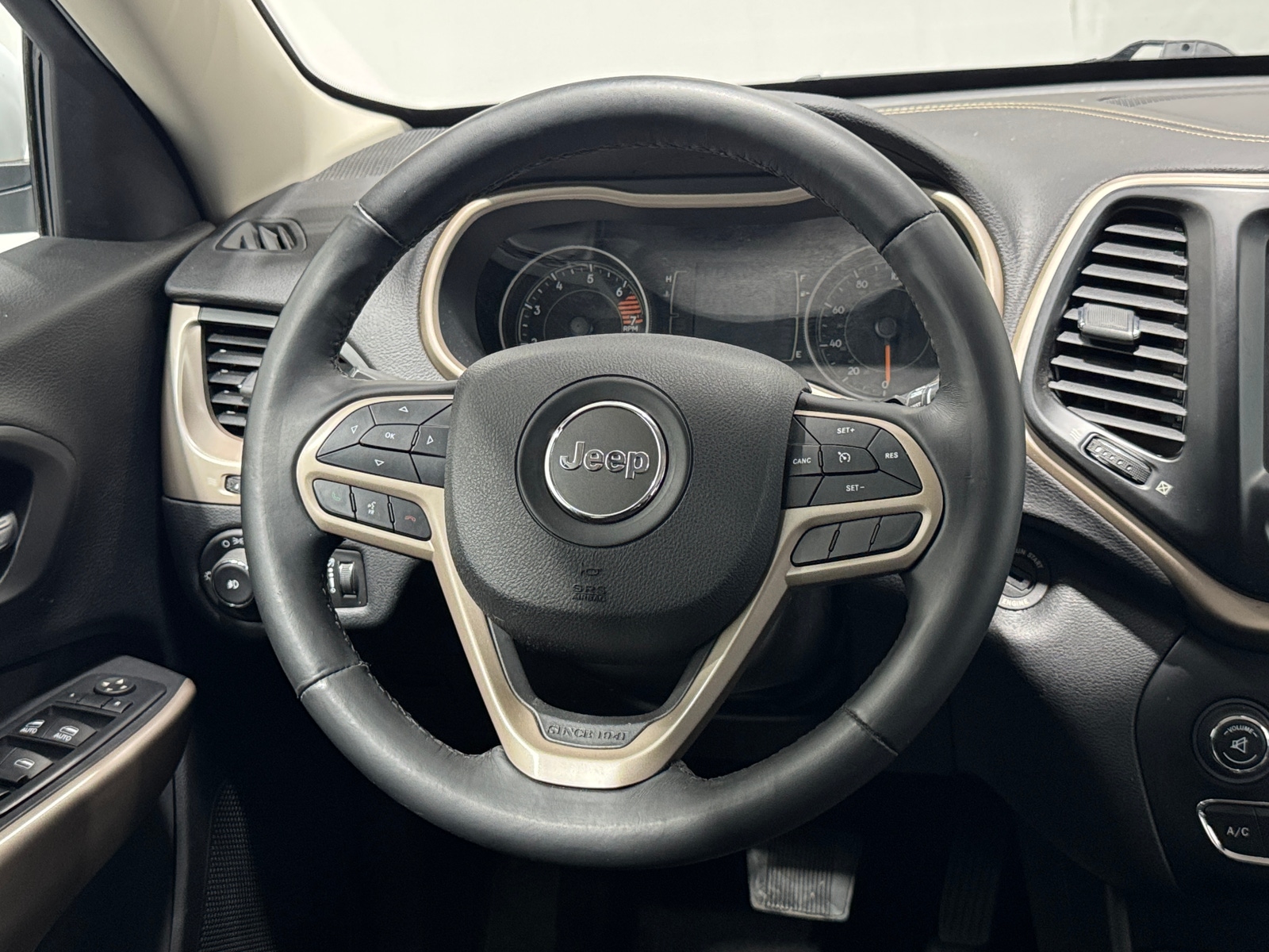 Thumbnail: 2017 Jeep Cherokee - 5