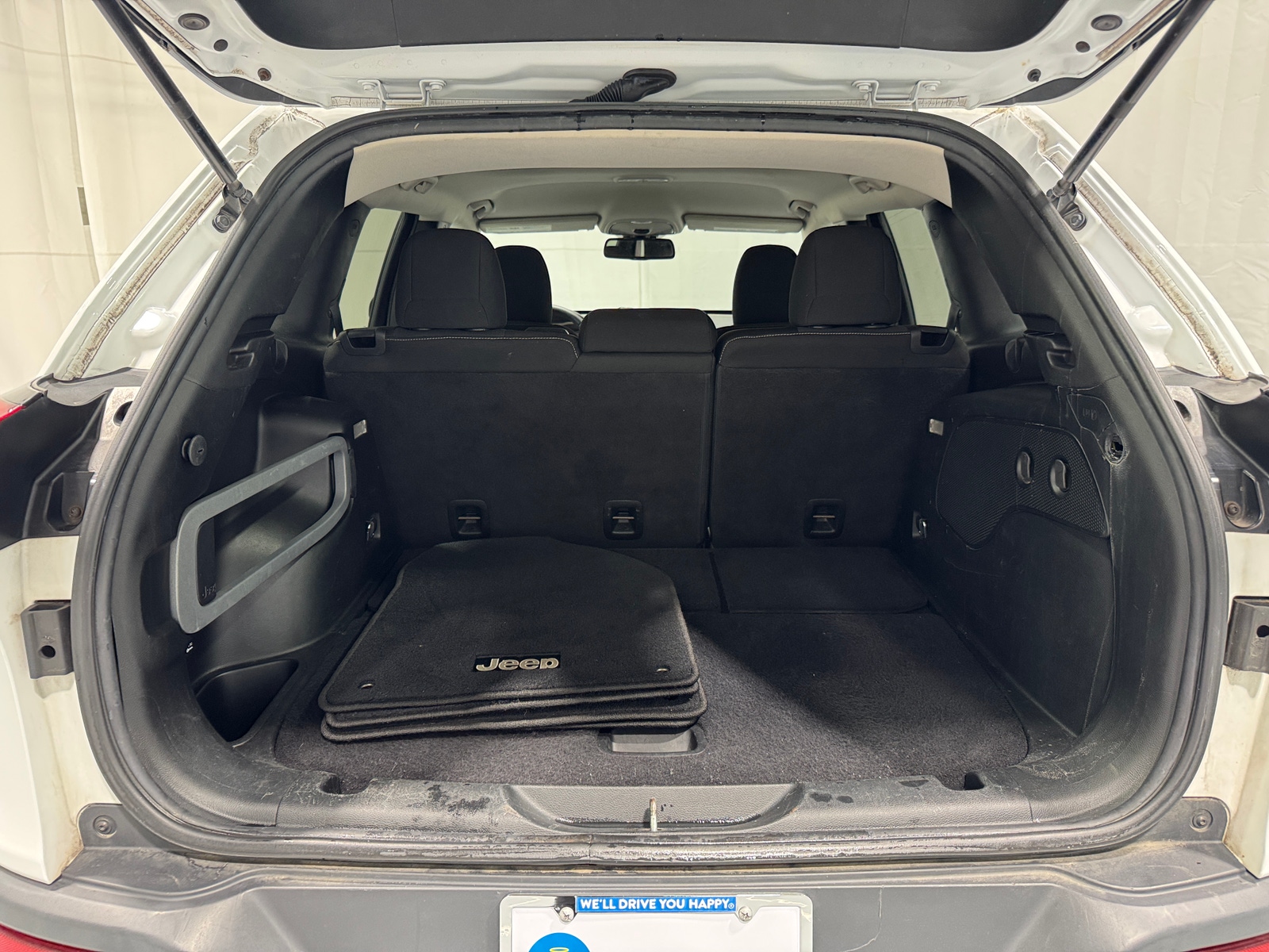 Thumbnail: 2017 Jeep Cherokee - 7