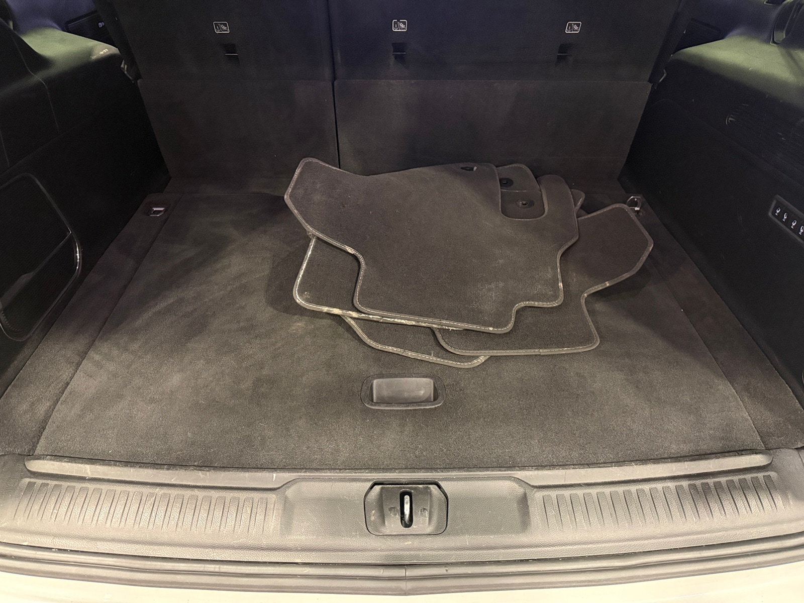 Thumbnail: 2024 Jeep Wagoneer - 6