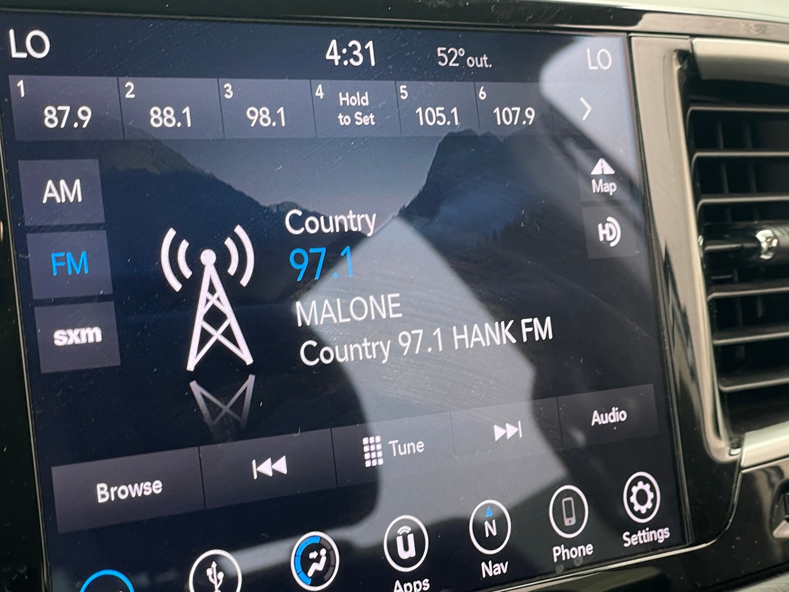 Thumbnail: 2018 Chrysler Pacifica - 4