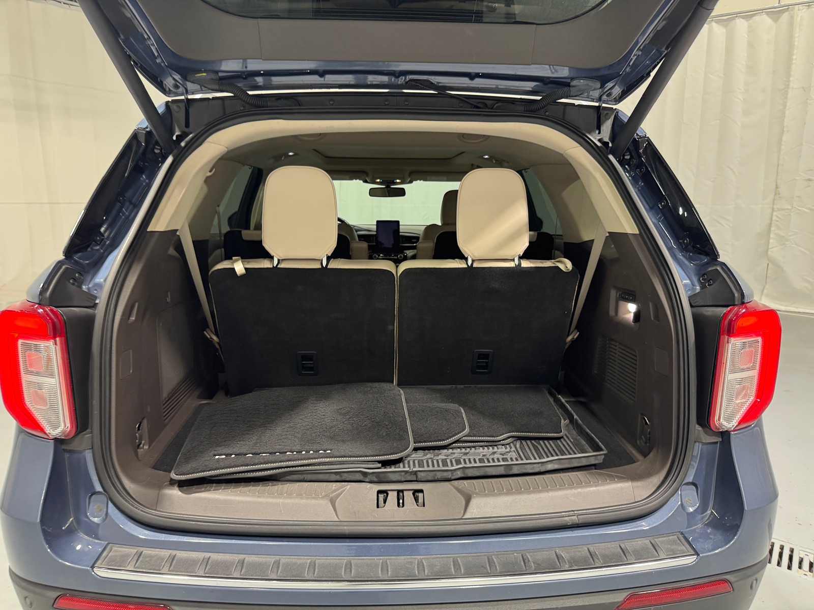 Thumbnail: 2021 Ford Explorer - 6