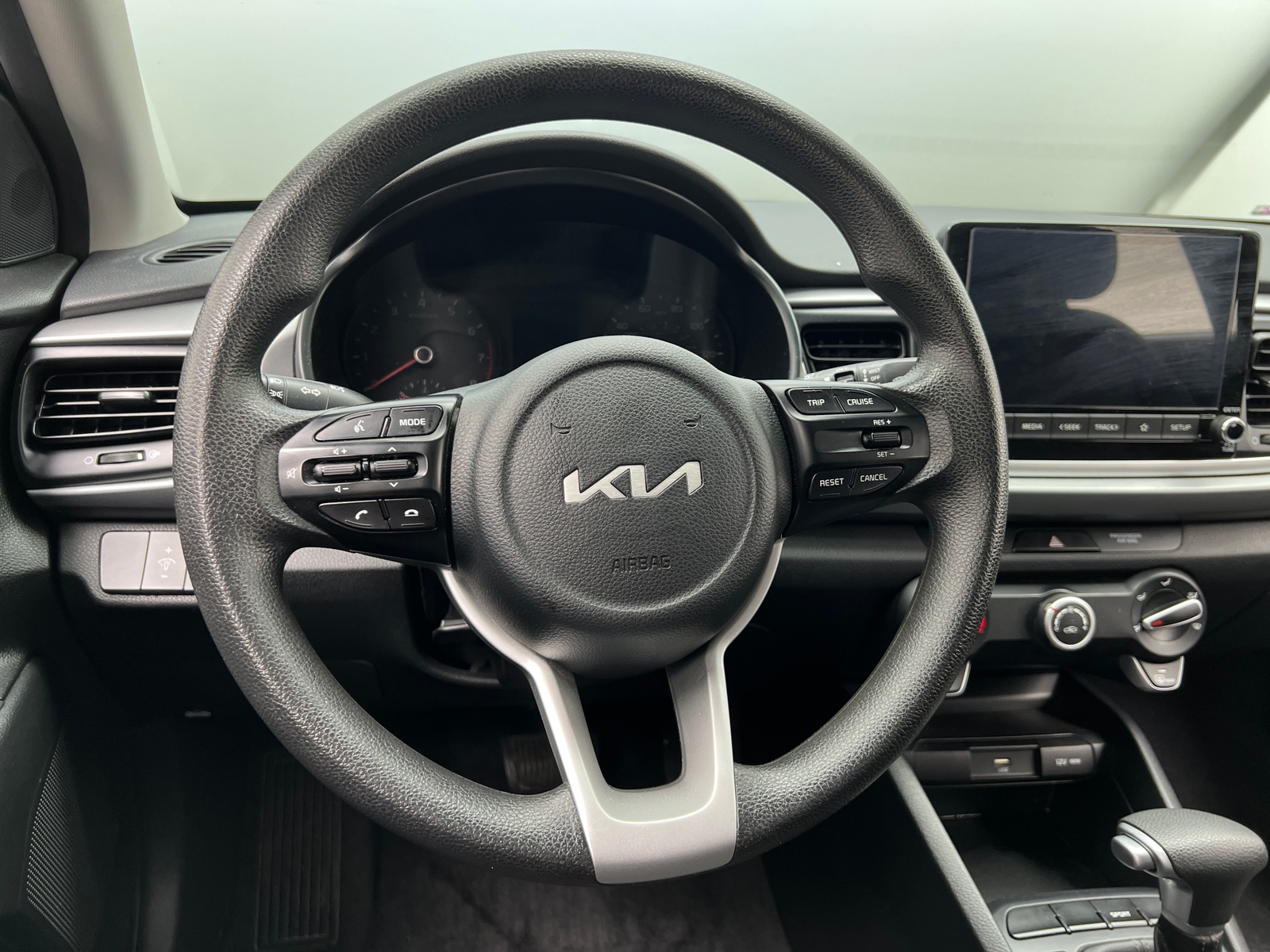 Thumbnail: 2022 Kia Rio - 5