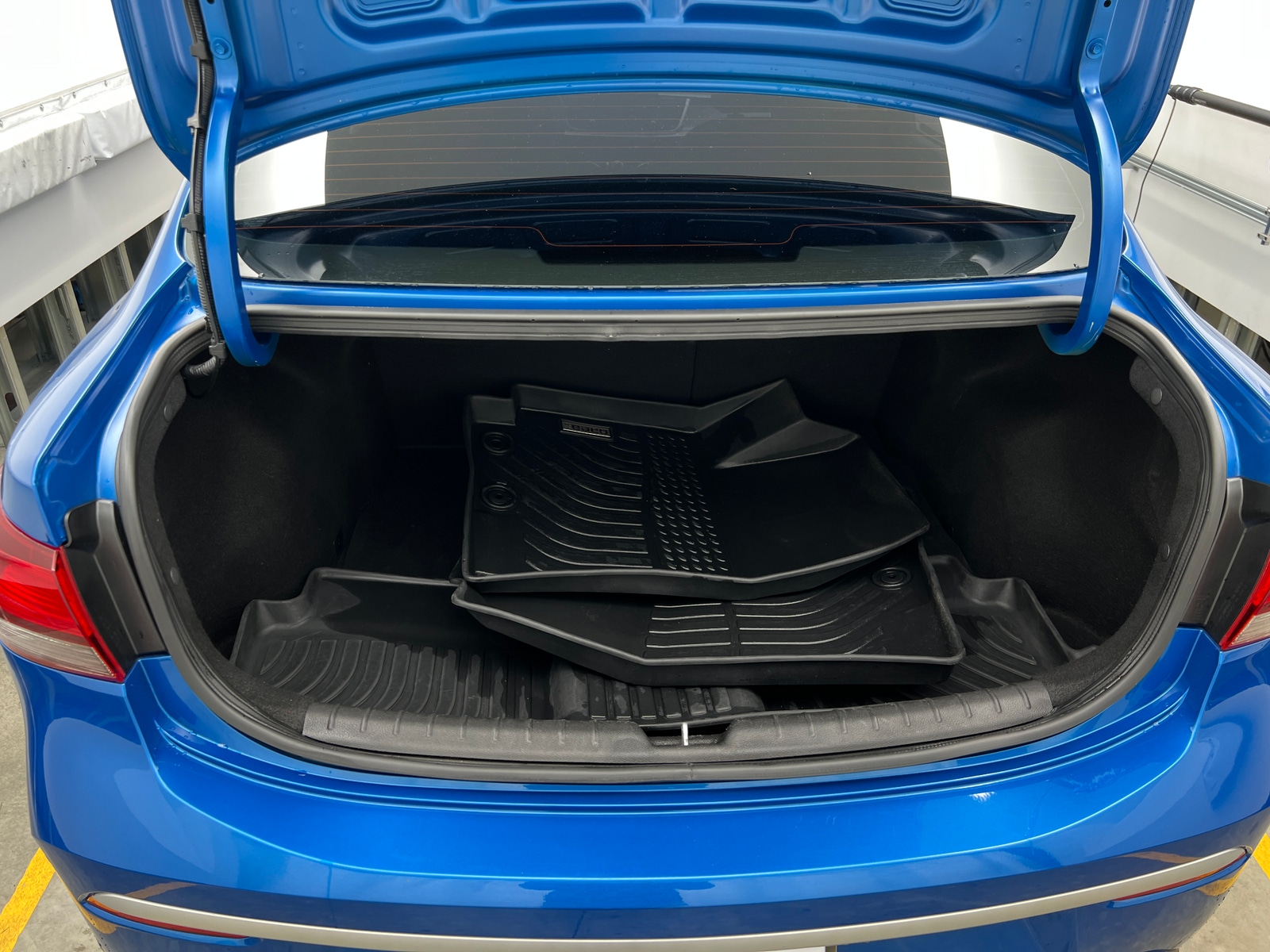 Thumbnail: 2022 Kia Rio - 7