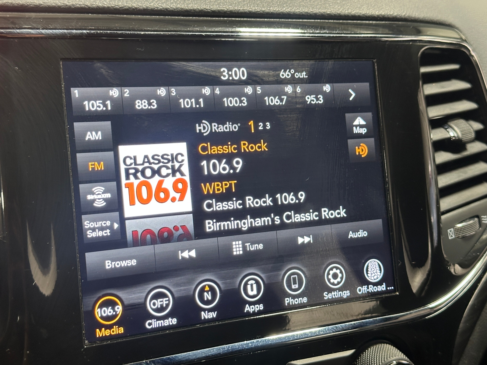 Thumbnail: 2022 Jeep Grand Cherokee - 4