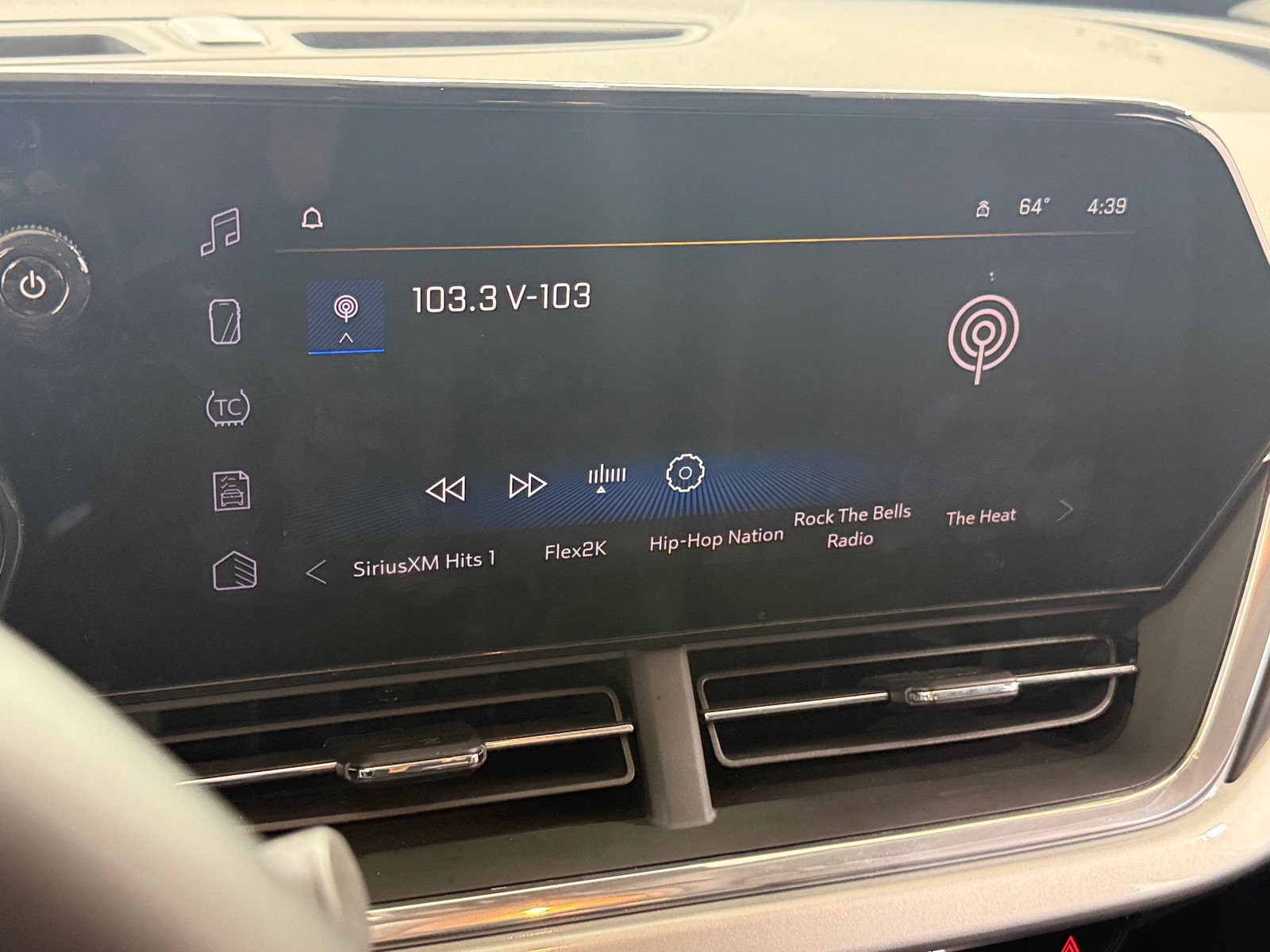 Thumbnail: 2025 Chevrolet Trax - 4