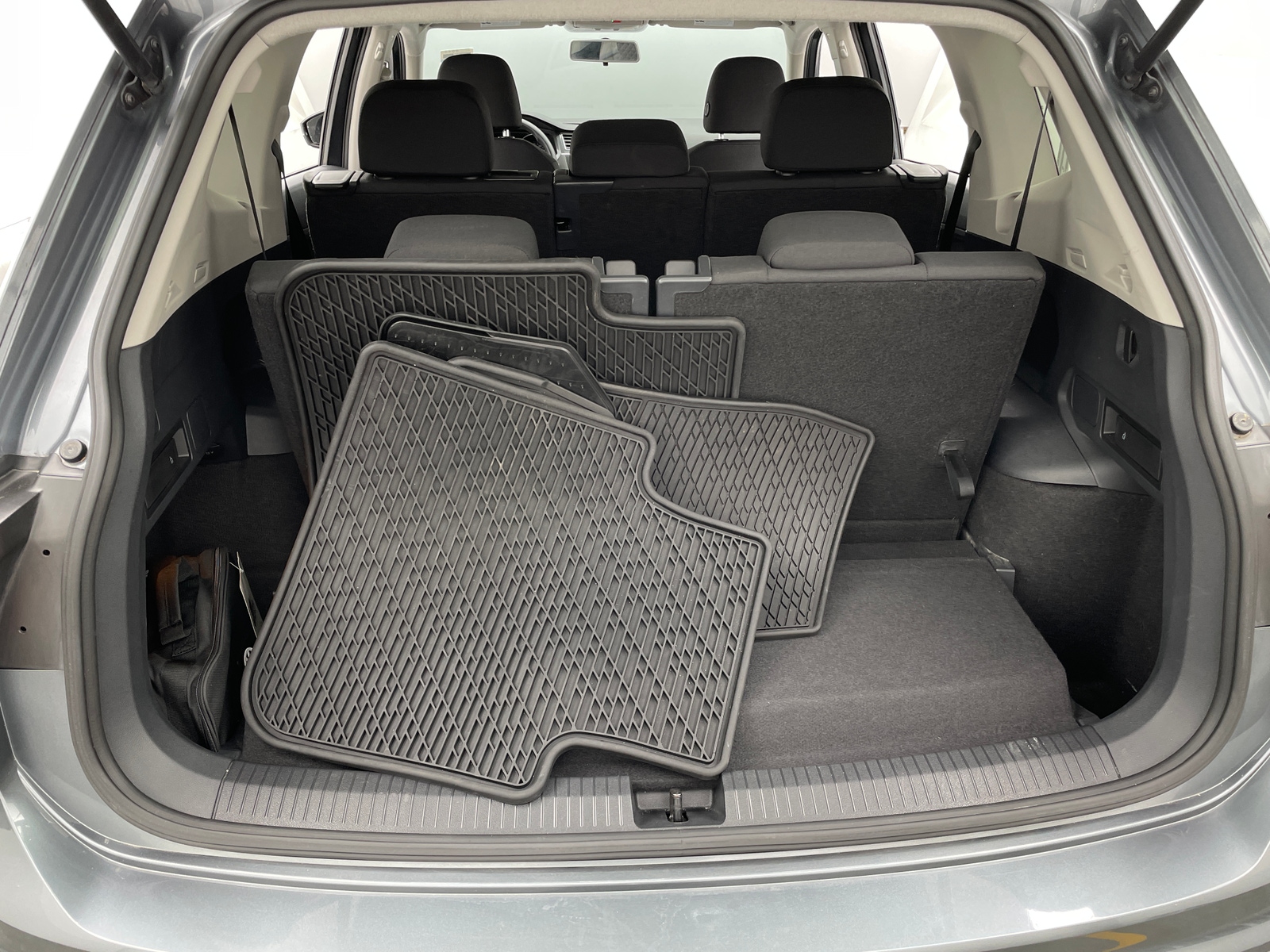 Thumbnail: 2020 Volkswagen Tiguan - 7