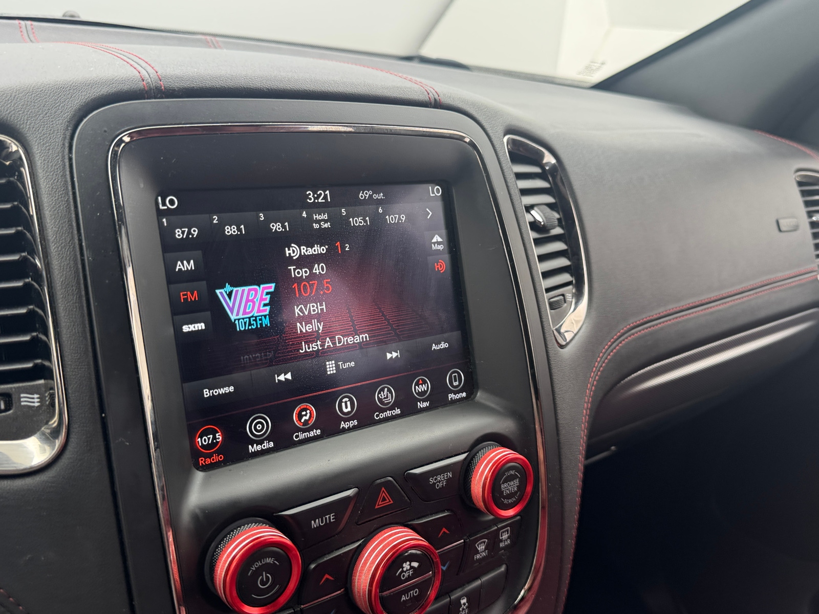 Thumbnail: 2018 Dodge Durango - 3