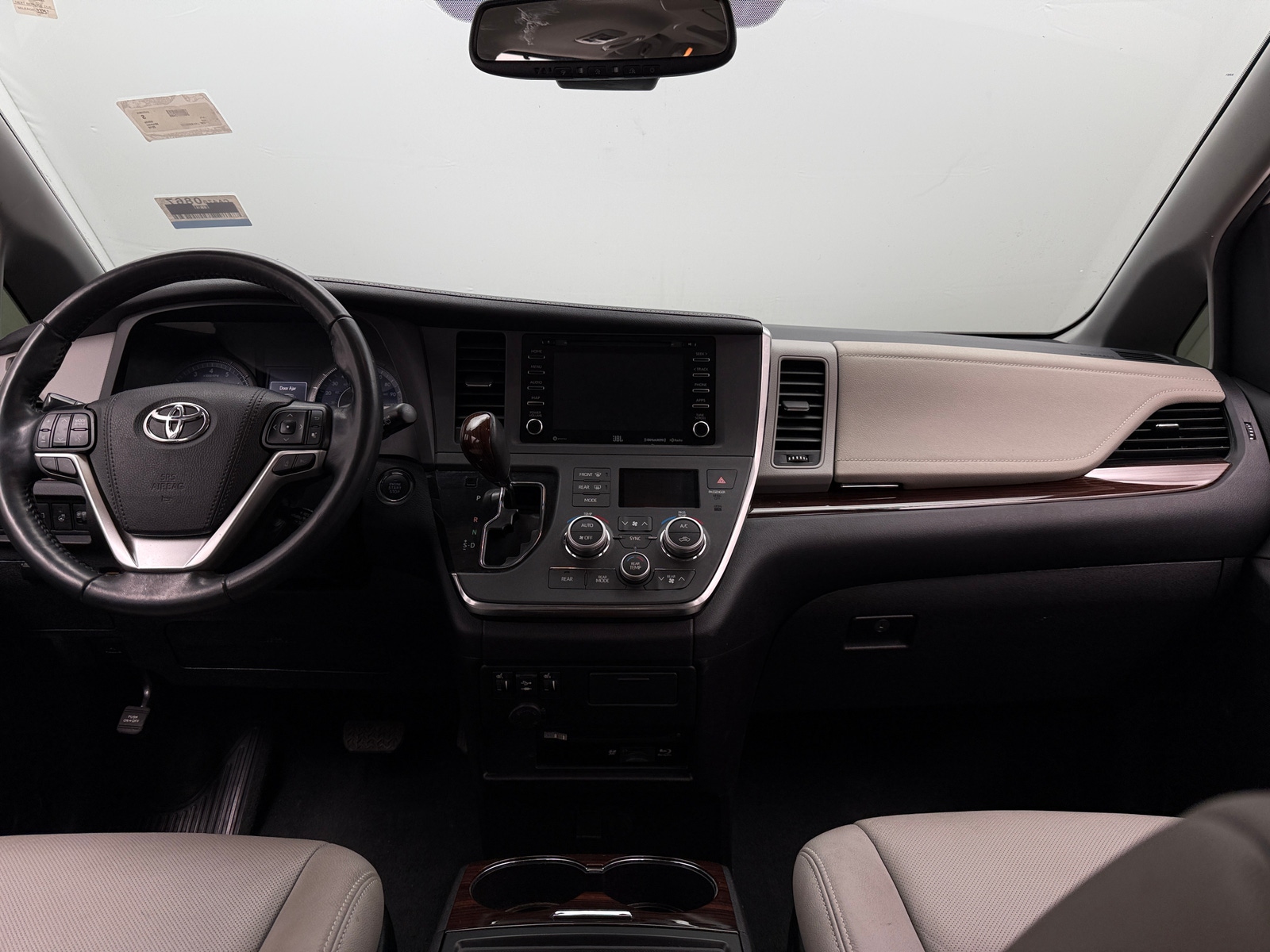 Thumbnail: 2019 Toyota Sienna - 2