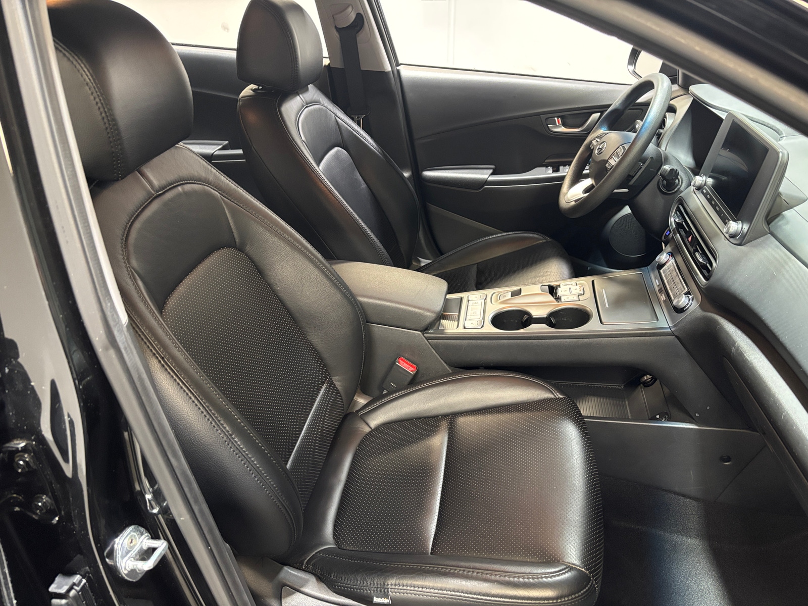 Thumbnail: 2023 Hyundai Kona - 2