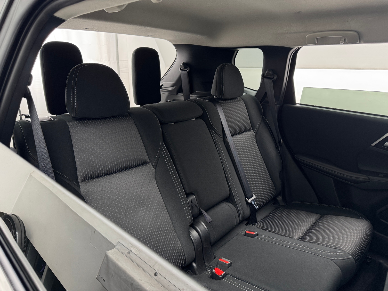 Thumbnail: 2025 Mitsubishi Outlander - 6