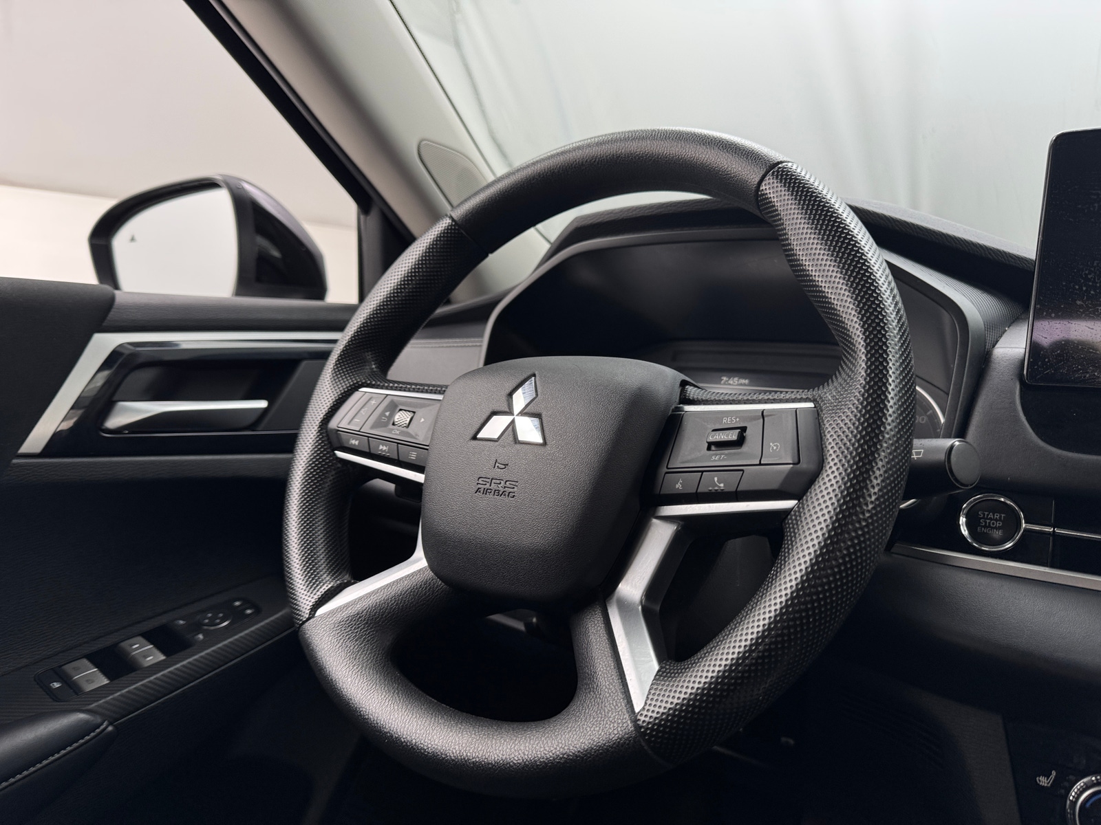 Thumbnail: 2025 Mitsubishi Outlander - 5