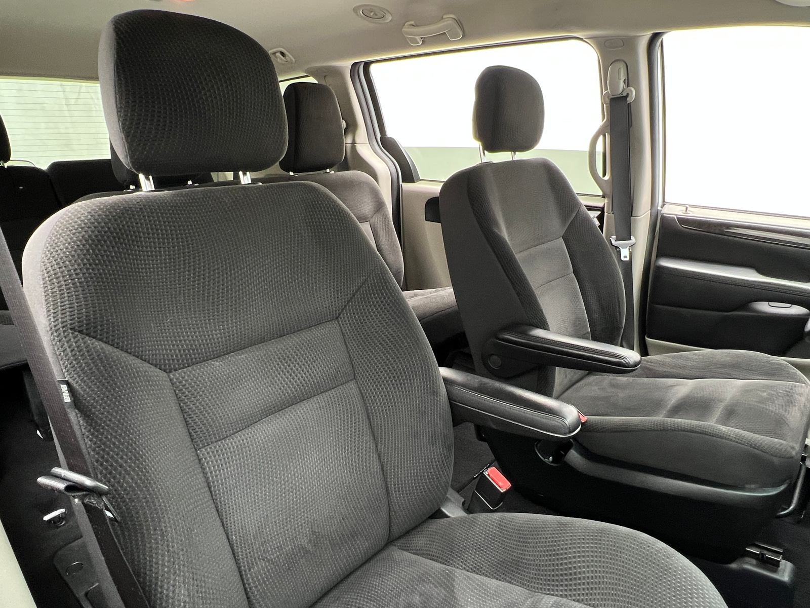 Thumbnail: 2017 Dodge Grand Caravan - 2