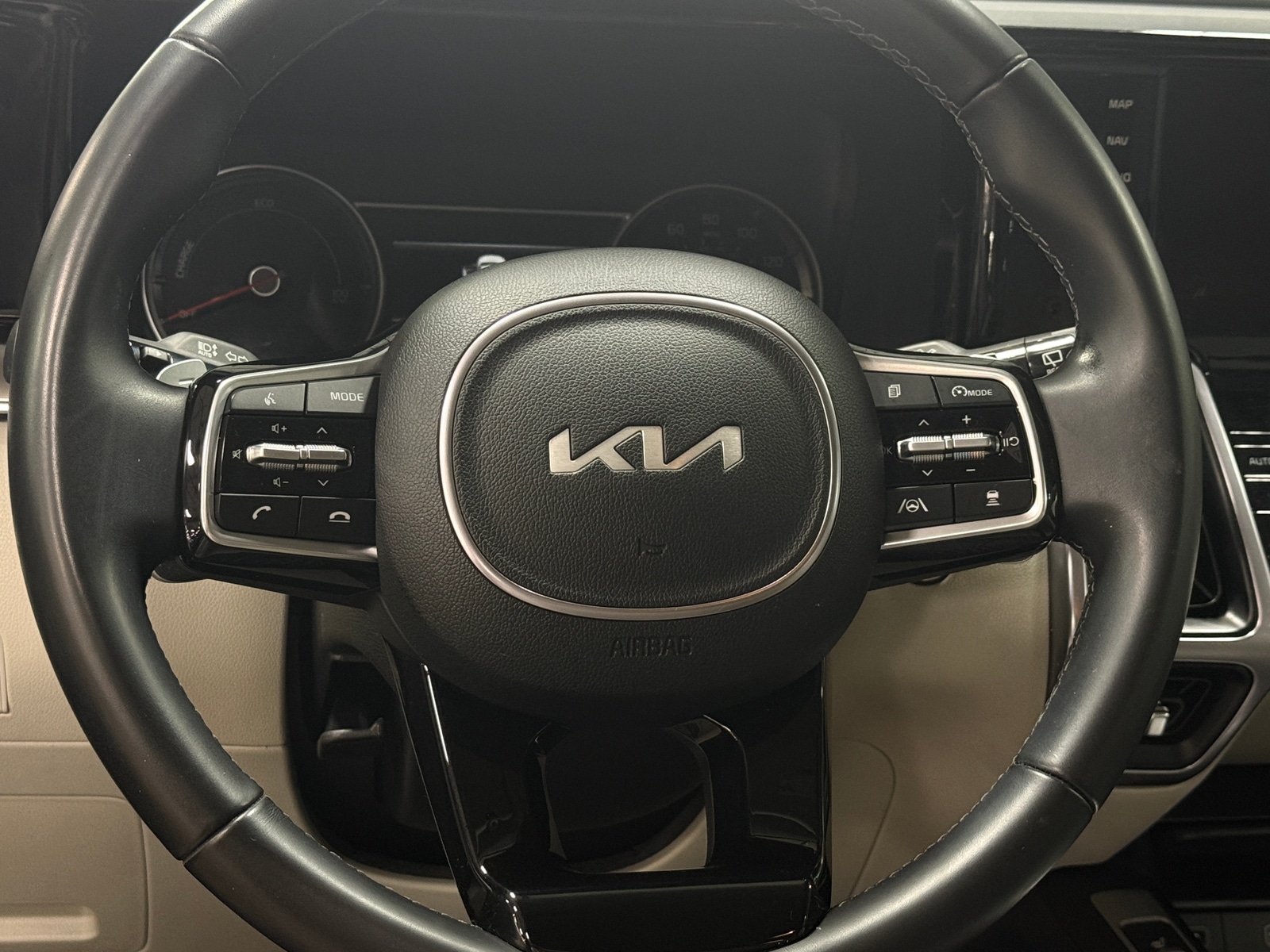 Thumbnail: 2023 Kia Sorento - 4