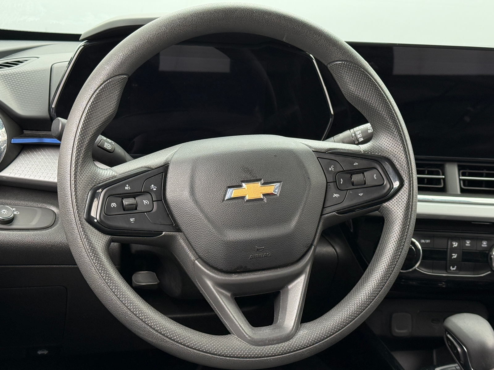 Thumbnail: 2025 Chevrolet Trax - 5