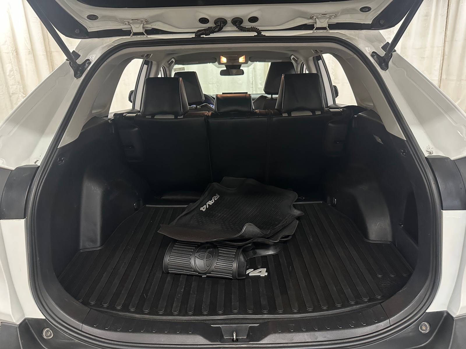 Thumbnail: 2020 Toyota RAV4 - 7