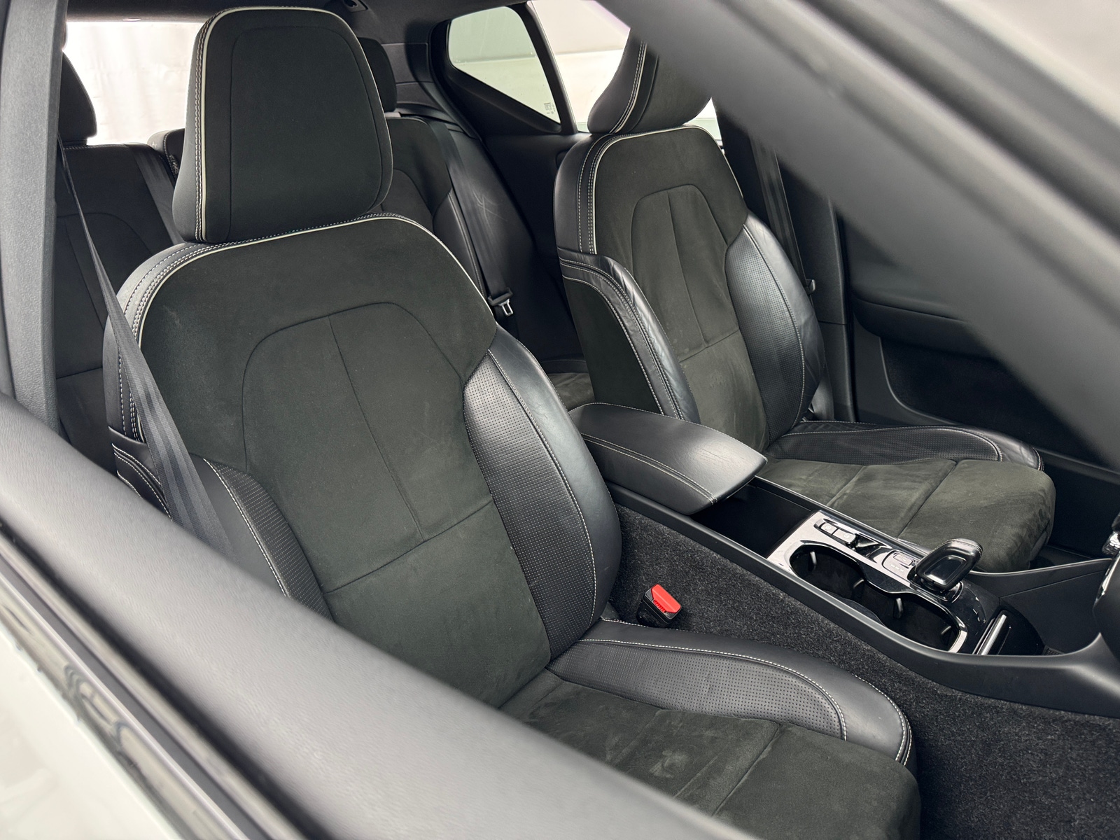 Thumbnail: 2019 Volvo XC40 - 2