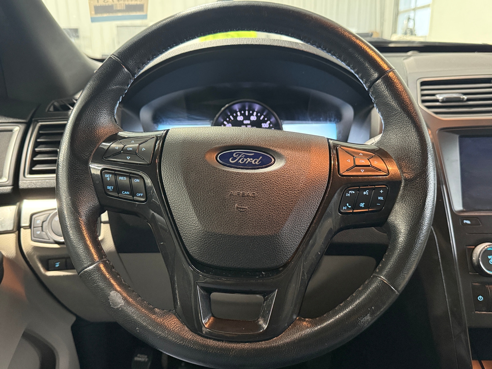 Thumbnail: 2019 Ford Explorer - 5