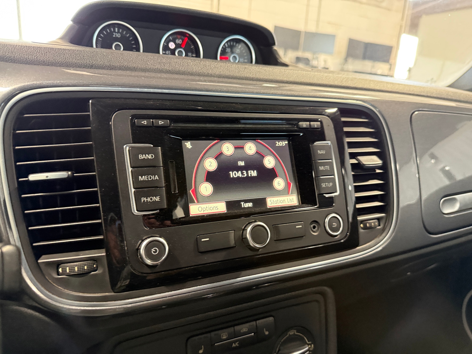 Thumbnail: 2013 Volkswagen Beetle - 3