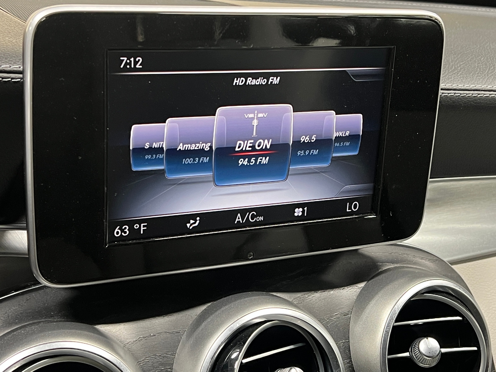 Thumbnail: 2017 Mercedes-Benz C-Class - 3