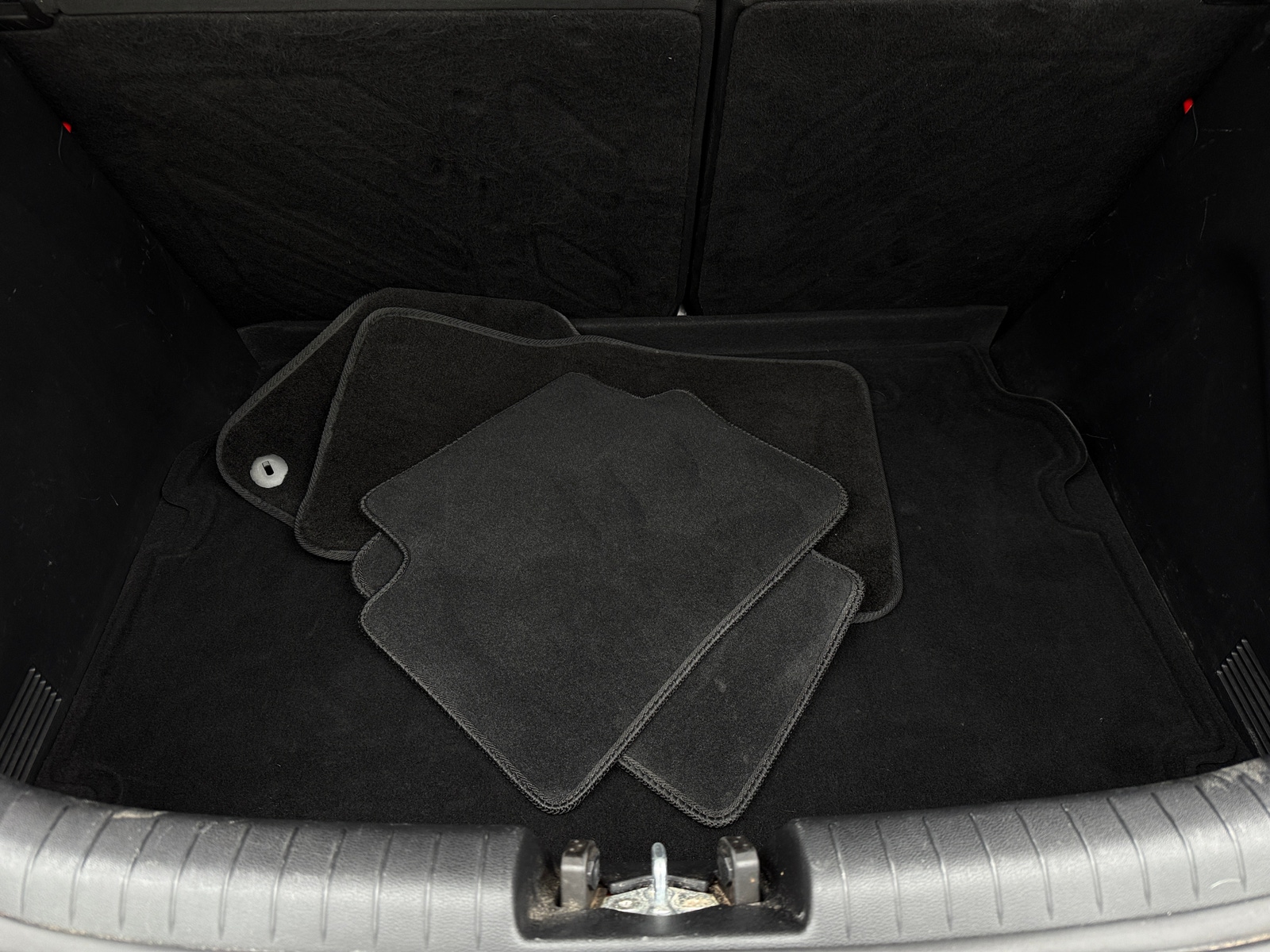 Thumbnail: 2020 Hyundai Veloster - 7