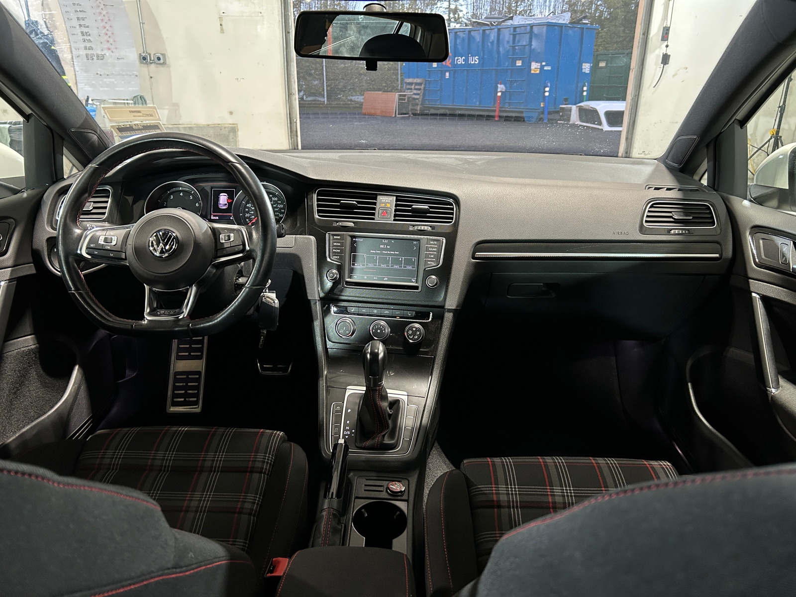 Thumbnail: 2017 Volkswagen Golf - 3