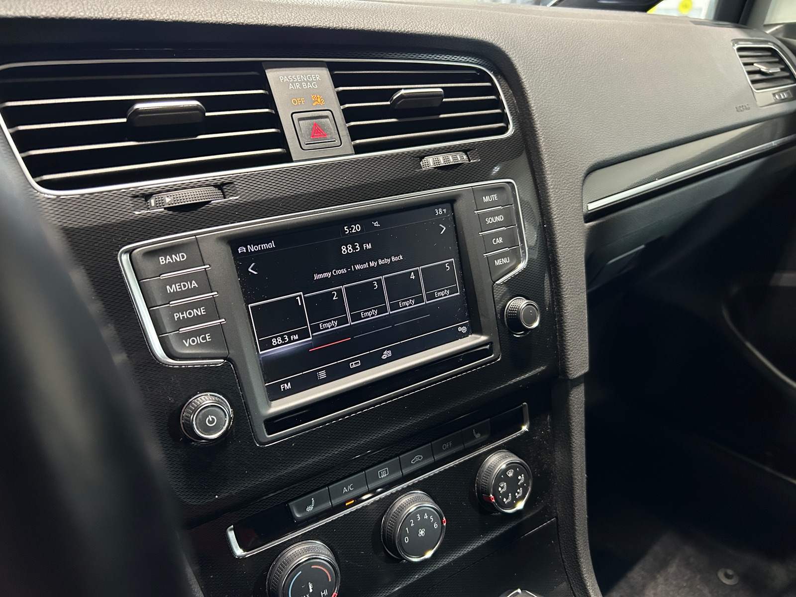 Thumbnail: 2017 Volkswagen Golf - 4