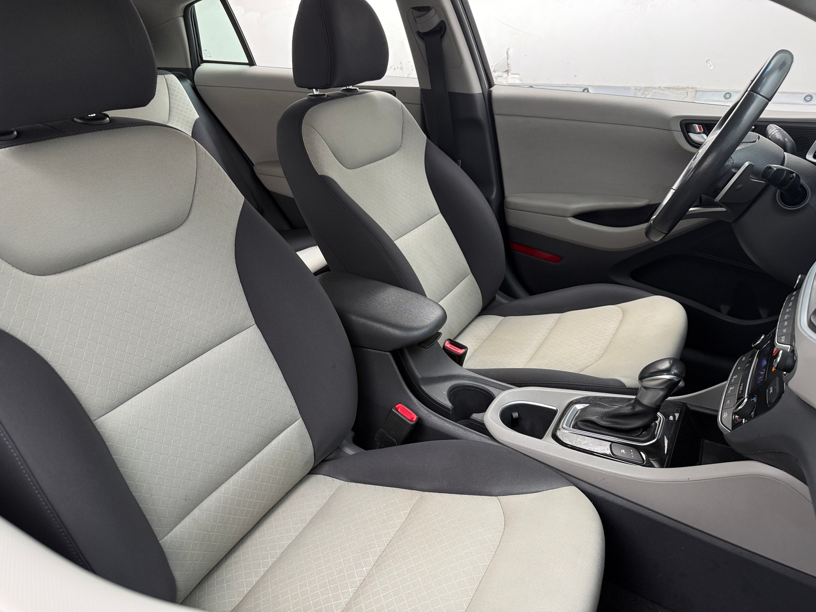 Thumbnail: 2018 Hyundai Ioniq - 2