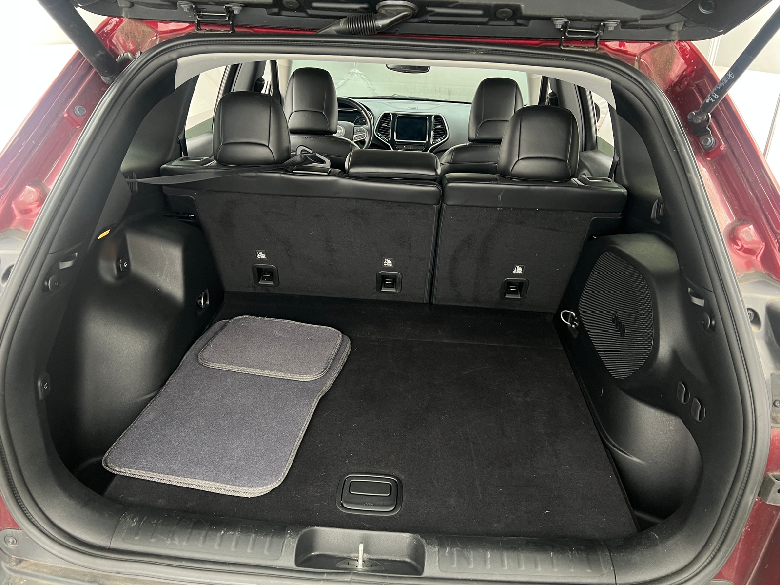 Thumbnail: 2019 Jeep Cherokee - 6