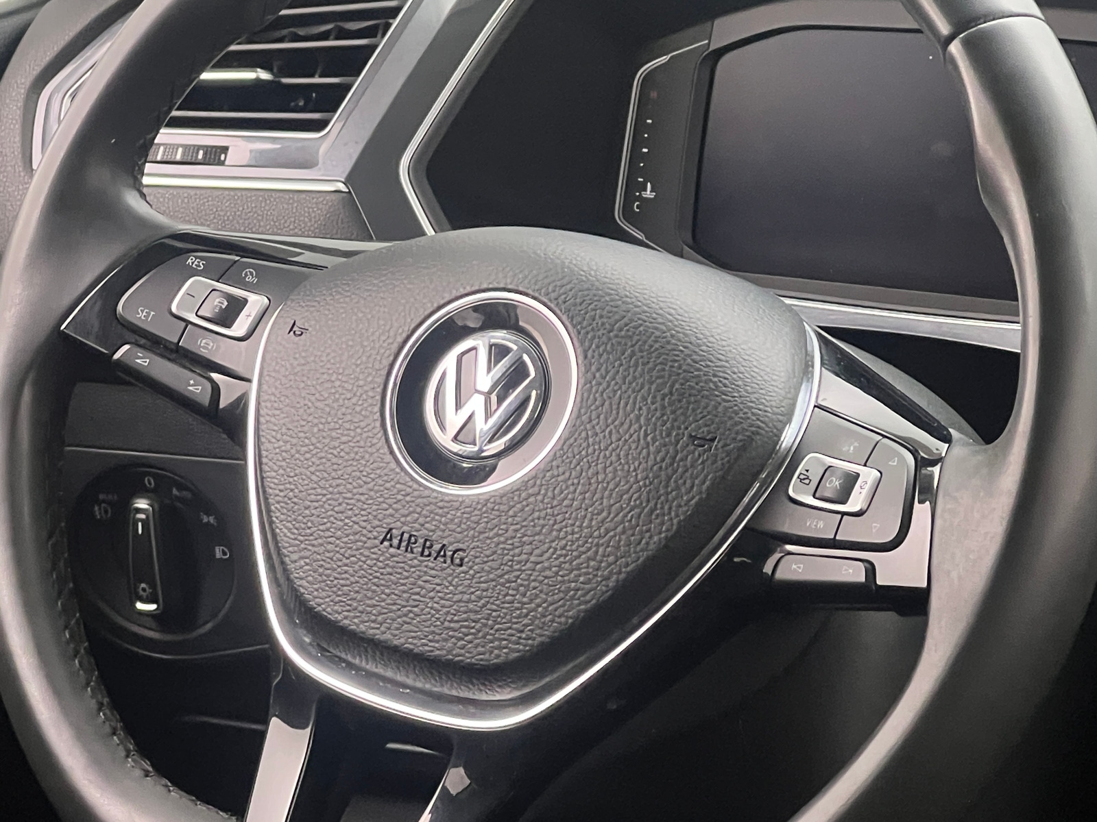 Thumbnail: 2020 Volkswagen Tiguan - 4