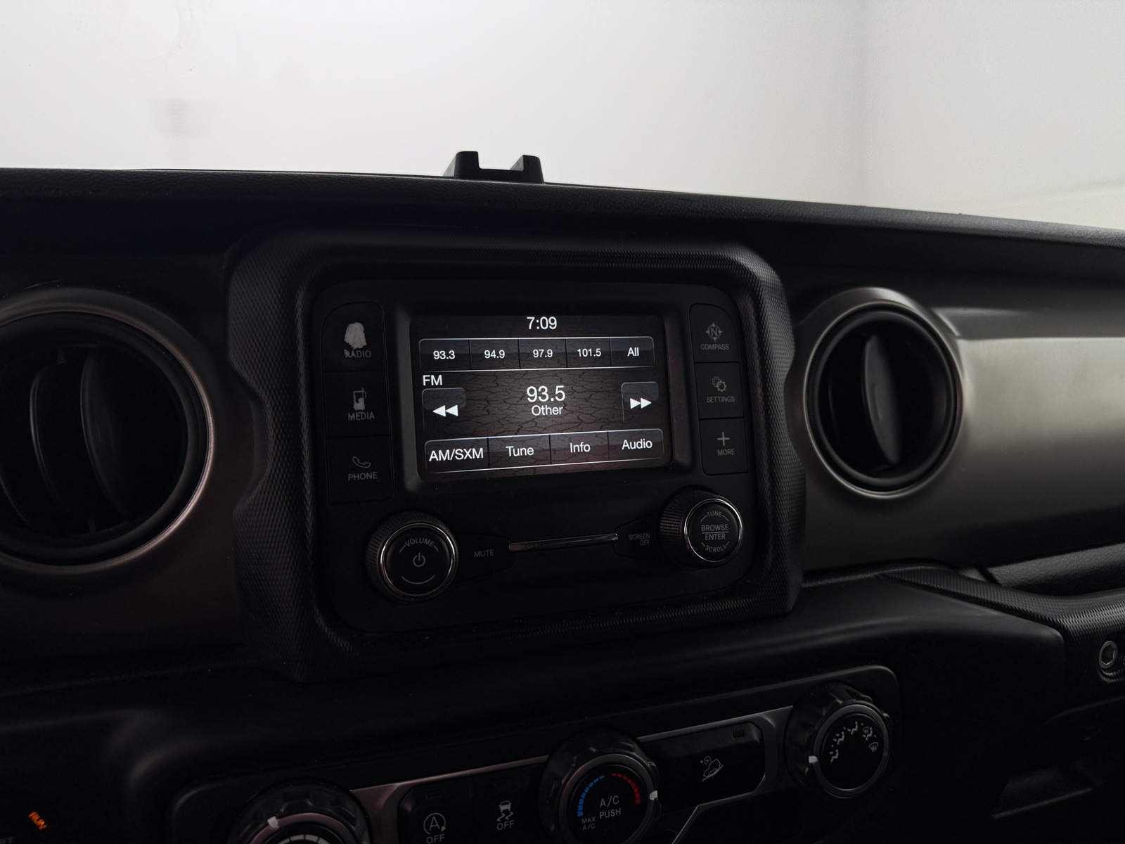 Thumbnail: 2018 Jeep Wrangler - 4