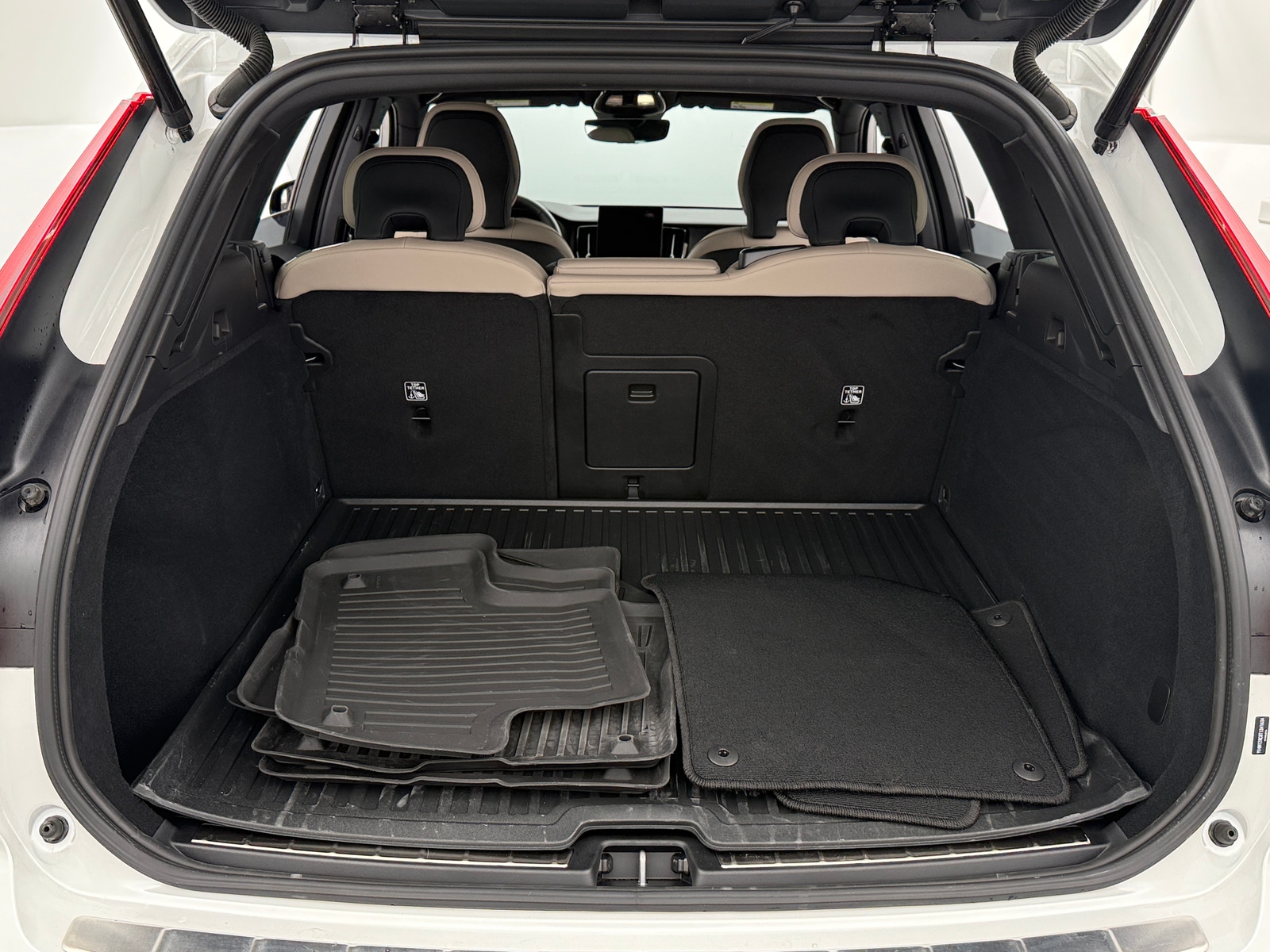 Thumbnail: 2026 Volvo XC60 - 6