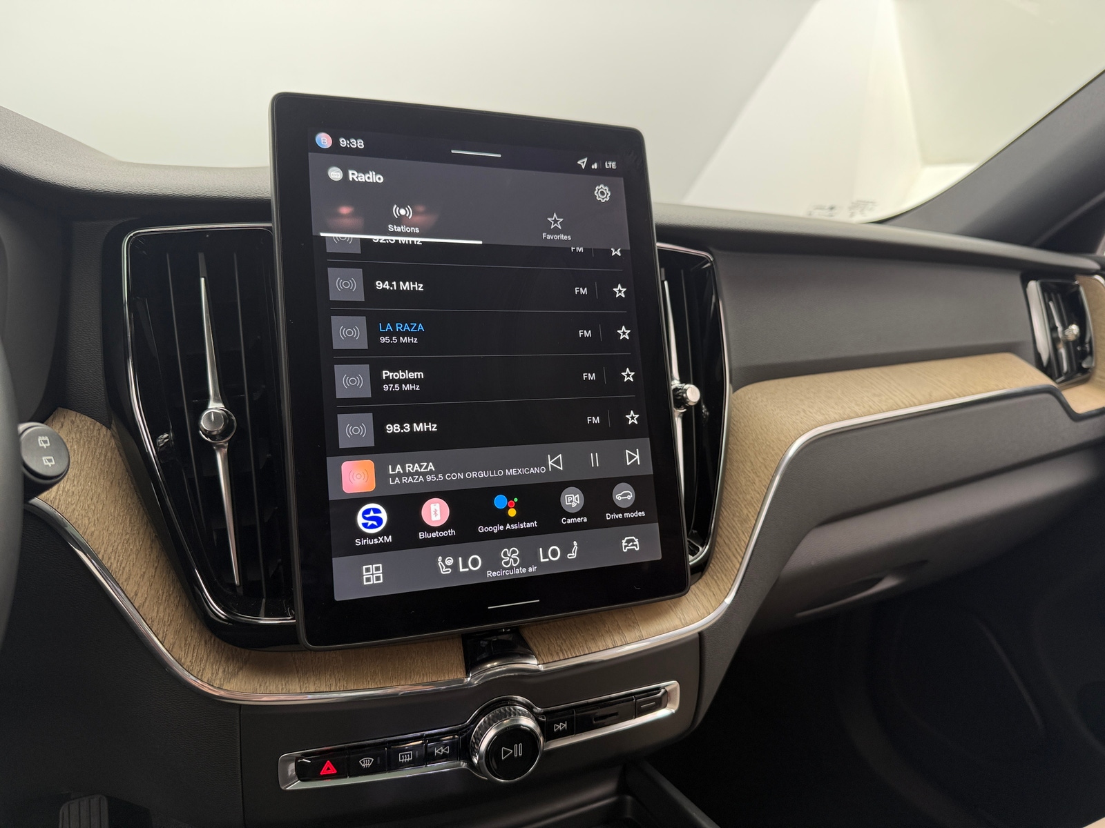 Thumbnail: 2026 Volvo XC60 - 3