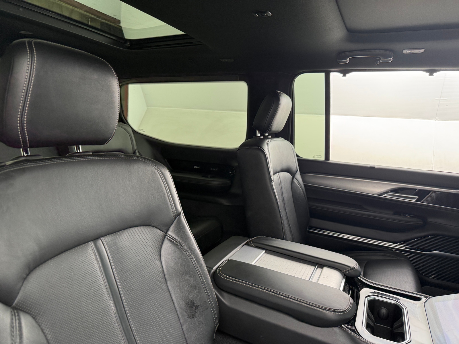 Thumbnail: 2022 Jeep Grand Wagoneer - 5