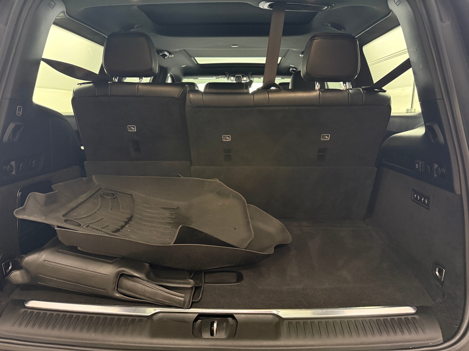 Thumbnail: 2022 Jeep Grand Wagoneer - 6