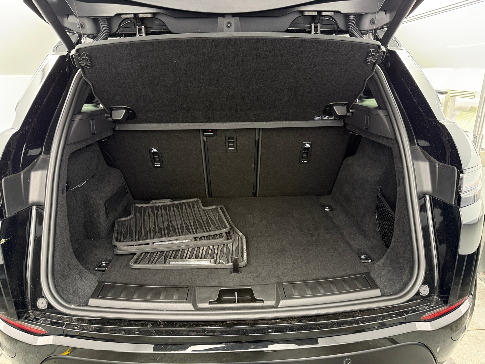 Thumbnail: 2024 Land Rover Range Rover Evoque - 6