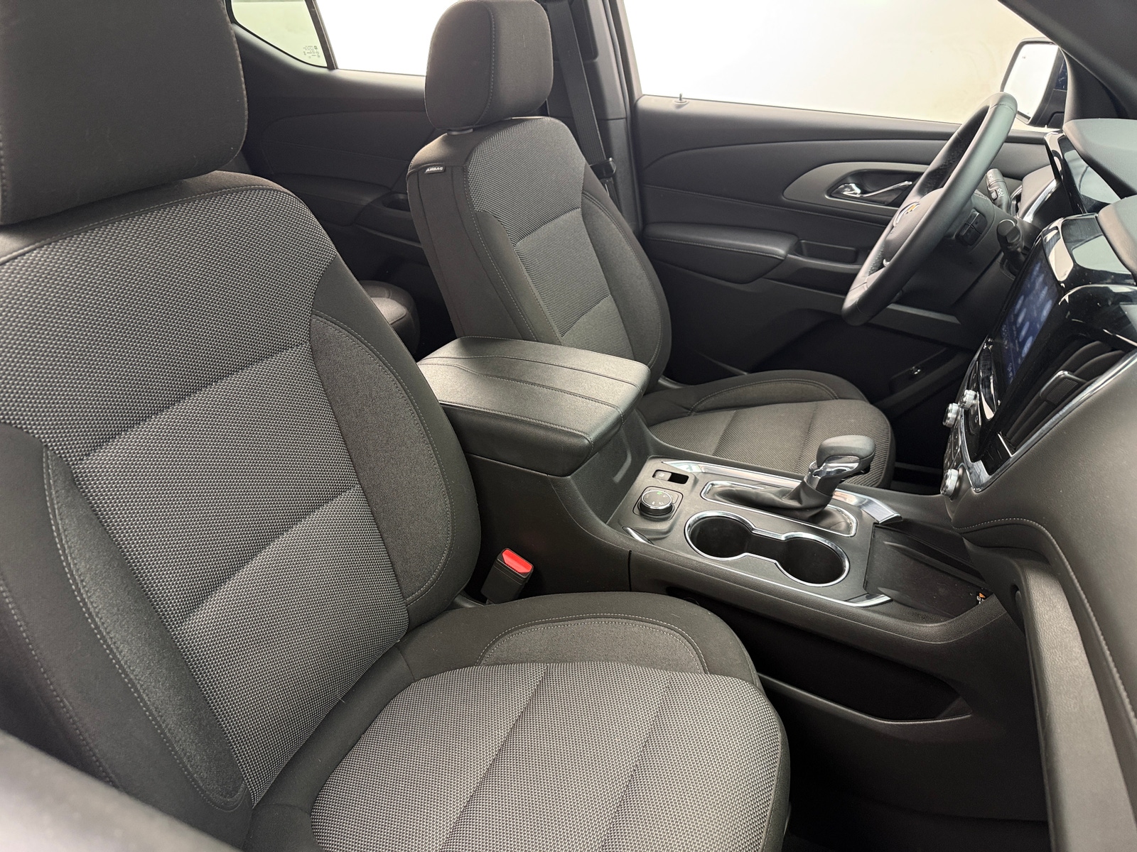 Thumbnail: 2023 Chevrolet Traverse - 2