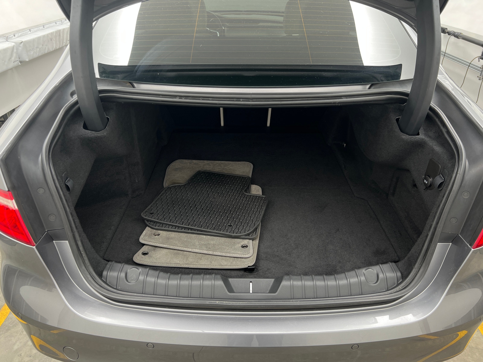 Thumbnail: 2020 Jaguar XF - 6